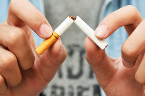 Fumar um cigarro por dia aumenta risco de doença cardíaca